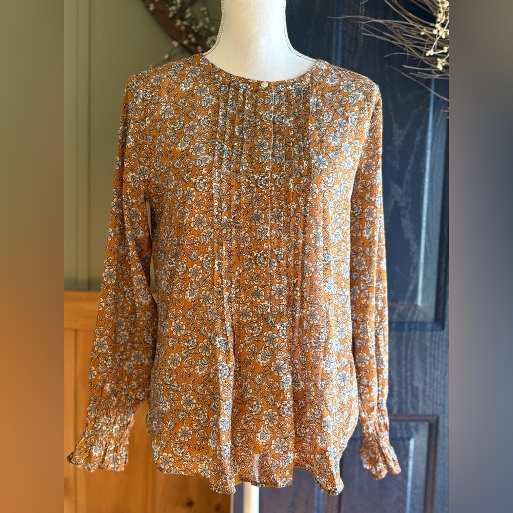 LOFT Floral Blouse with half length buttons and fitted end sleeves. Size Small